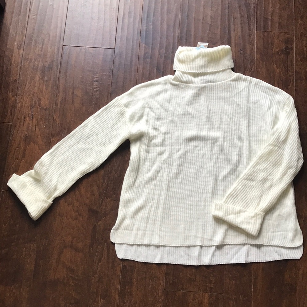 Ivory white turtleneck sweater knit longsleeve
